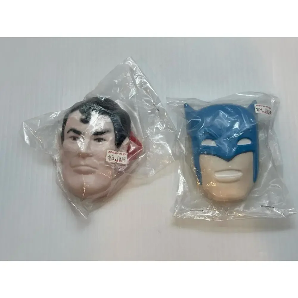 Vintage 1977 Superman & Badge Batman Bat Signal Cake Topper Wilton DC Comics #3